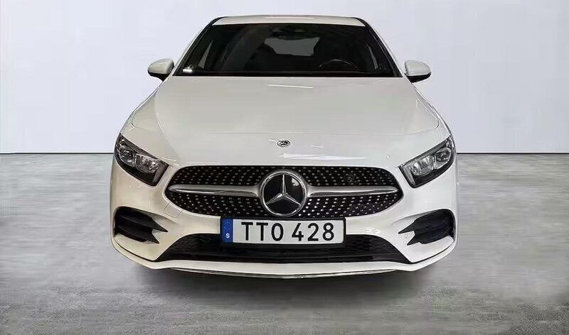 Vit Begagnad 2019 Mercedes A200 AMG Halvkombi | 230 000 kr (Marknadspris) - Bild 1/4