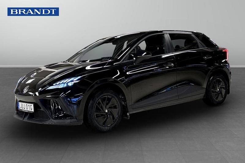 Begagnad MG MG4 EV 125 kW (171 HK) 2023 Svart Halvkombi