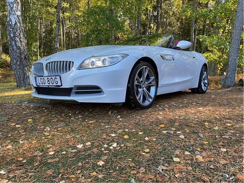 Vit Begagnad 2013 BMW Z4 Cab | 295 000 kr (Superpris) - Bild 1/4