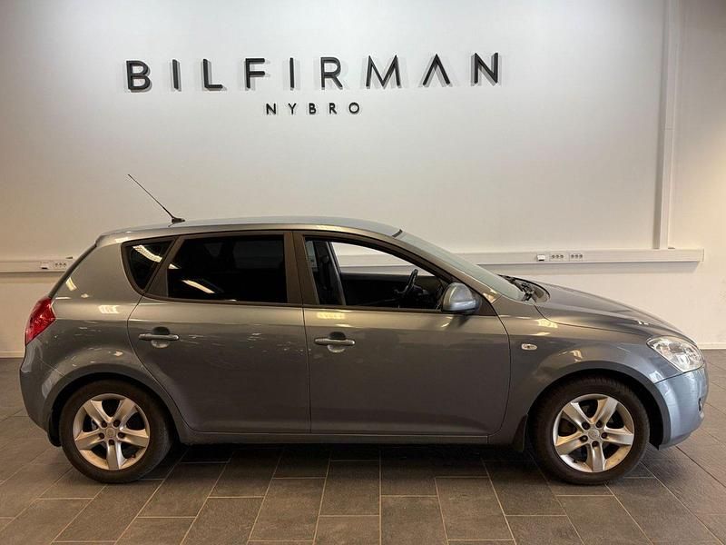 Blå Begagnad 2008 Kia Ceed 4 Halvkombi | 20 000 kr - Bild 1/4