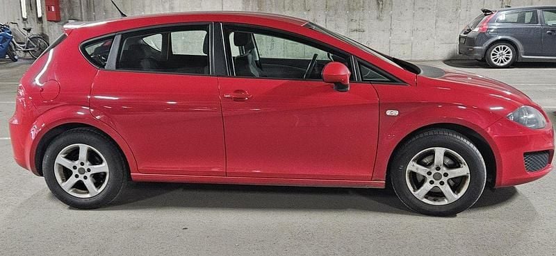Röd Begagnad 2010 Seat Leon Reference Halvkombi | 29 000 kr (Bra pris) - Bild 1/4