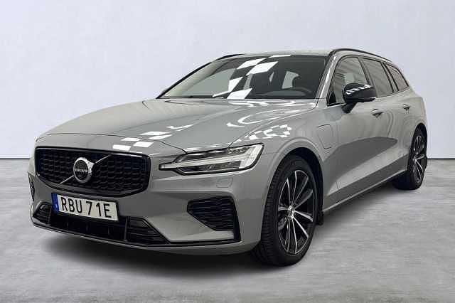 Begagnad Volvo V60 Plus 355 HK (261 kW) 2025 Silver Kombi
