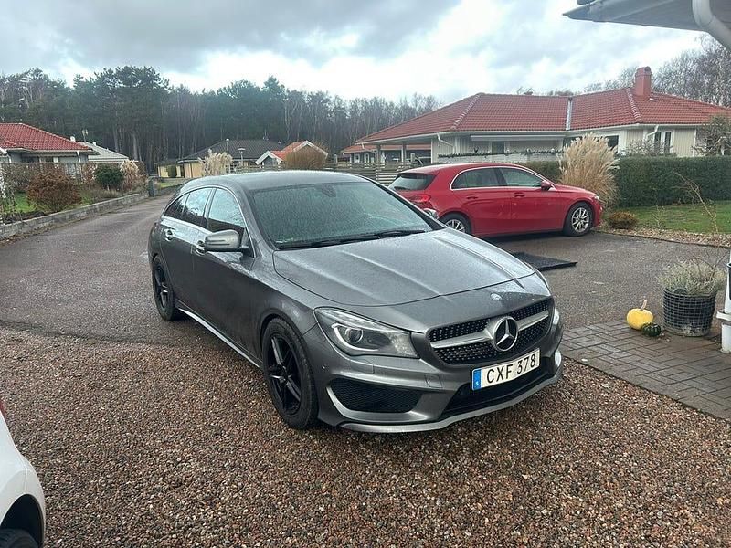 Grå Begagnad 2015 Mercedes CLA200 Shooting Brake Kombi | 125 000 kr (Marknadspris) - Bild 1/4
