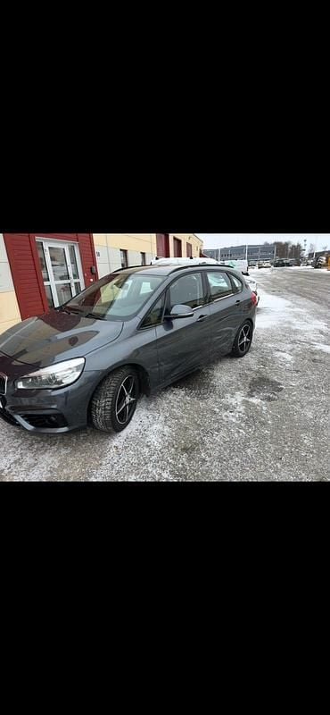 Begagnad BMW 218 150 HK (110 kW) 2016 Mörkgrå metallic Kombi