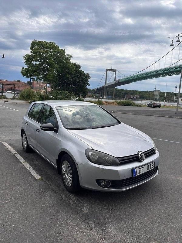 Silver Begagnad 2012 VW Golf Halvkombi | 59 900 kr (Bra pris) - Bild 1/4