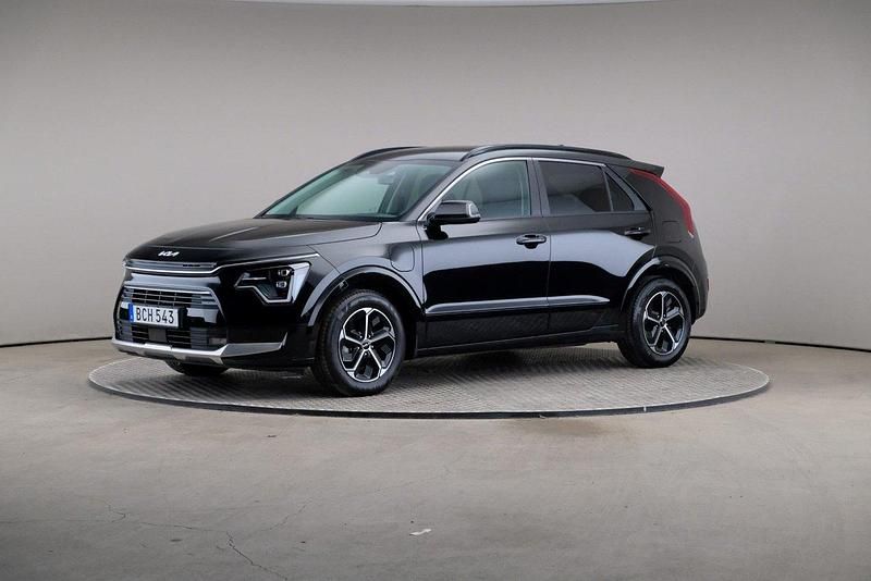 Svart (aurora black pearl) Begagnad 2022 Kia Niro Advance SUV | 325 000 kr (Marknadspris) - Bild 1/4