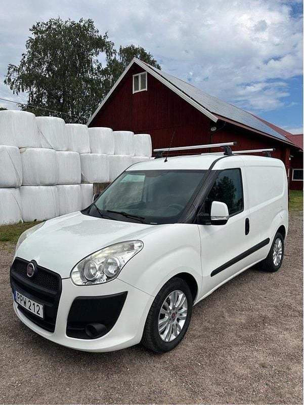 Vit Begagnad 2014 Fiat Doblò Minibuss | 52 000 kr (Lite dyr) - Bild 1/4