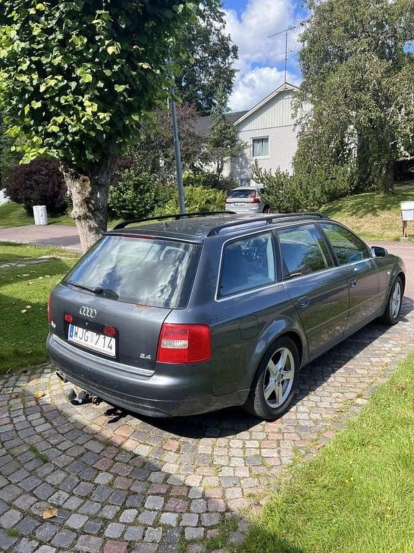 Grå Begagnad 2002 Audi A6 Kombi | 10 000 kr (Superpris) - Bild 1/2