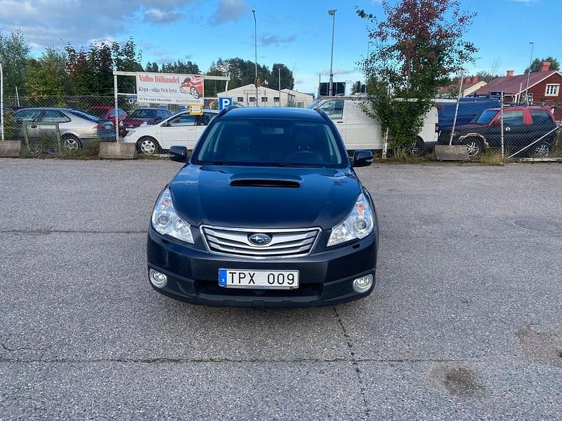 Mörkgrå Begagnad 2009 Subaru Outback SUV | 27 900 kr (Dyr) - Bild 1/4