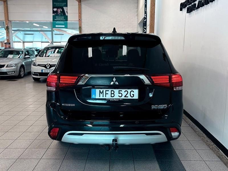 Begagnad Mitsubishi Outlander P-HEV 135 HK (99 kW) 2019 Svart SUV