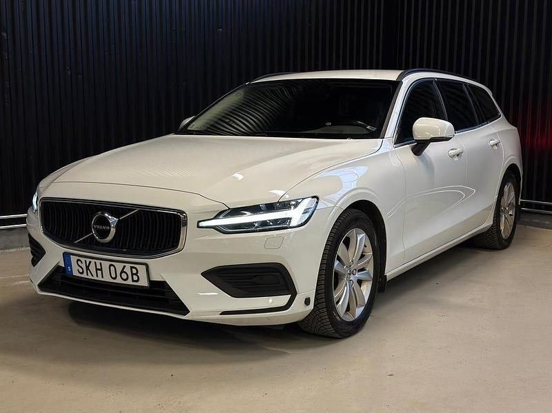 Vit Begagnad 2021 Volvo V60 Momentum Kombi | 259 900 kr (Marknadspris) - Bild 1/4