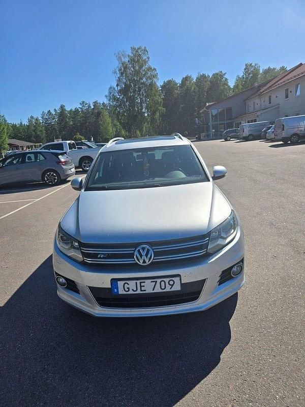 Silver Begagnad 2015 VW Tiguan Sport SUV | 159 000 kr (Bra pris) - Bild 1/4