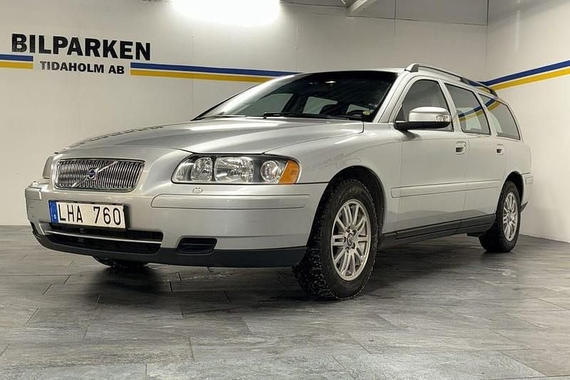Begagnad Volvo V70 Kinetic 170 HK (125 kW) 2006 Ljusgrå Kombi