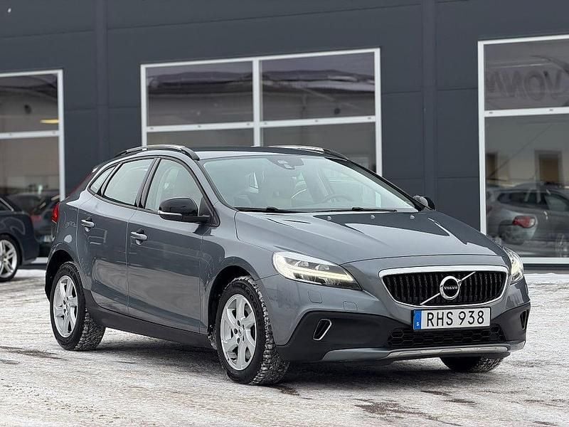 Begagnad Volvo V40 CC Momentum 120 HK (88 kW) 2018 Grå Kombi