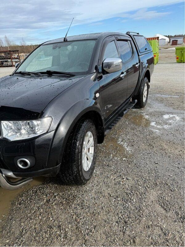 Svart Begagnad 2012 Mitsubishi L200 Pickup | 89 000 kr (Lite dyr) - Bild 1/1