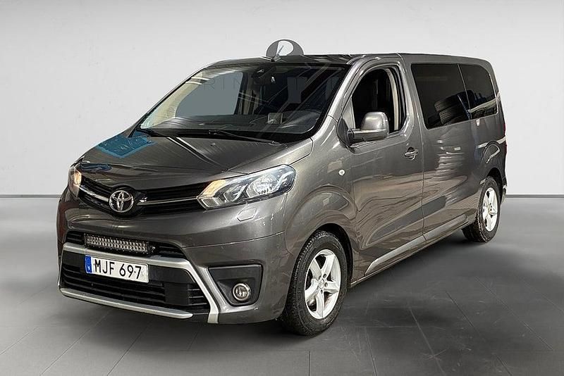 Begagnad Toyota Proace Verso 150 HK (110 kW) 2016 Grå Kombi