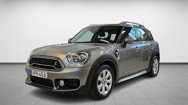 Grå Begagnad 2018 Mini Cooper Countryman Salt SUV | 219 900 kr (Marknadspris) - Bild 1/4