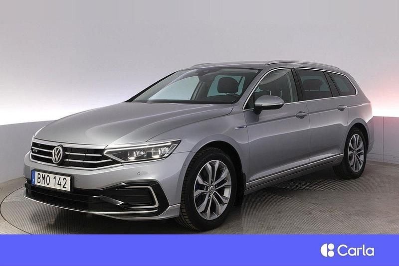 Silver Begagnad 2019 VW Passat Executive Kombi | 261 900 kr (Lite dyr) - Bild 1/4
