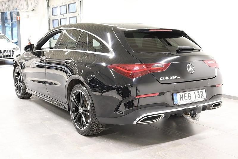 Begagnad Mercedes CLA250e Shooting Brake Advanced Plus 163 HK (119 kW) 2024 Svart Kombi