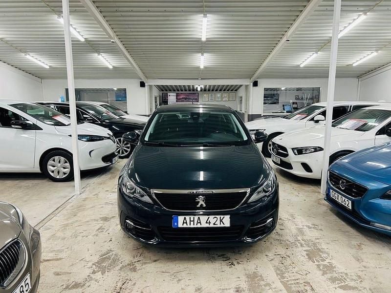 Mörkgrå (grå) Begagnad 2019 Peugeot 308 Active Halvkombi | 74 900 kr (Bra pris) - Bild 1/4