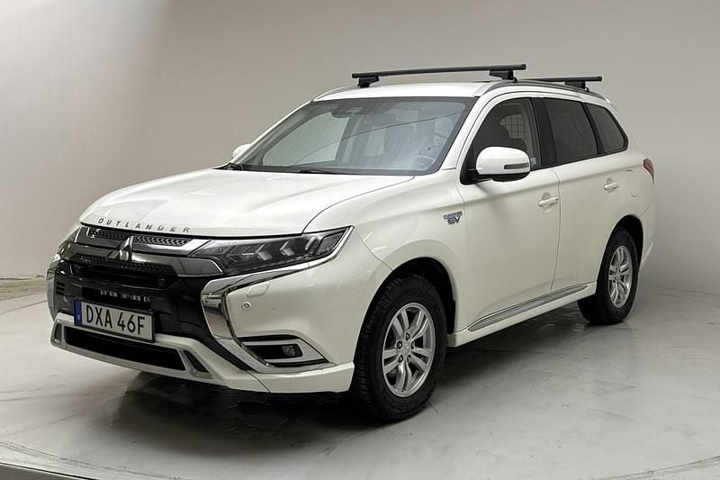 Vit Begagnad 2019 Mitsubishi Outlander SUV | 189 000 kr (Bra pris) - Bild 1/4