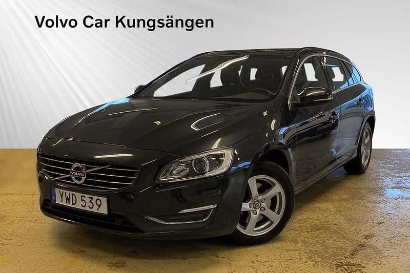 Grå Begagnad 2017 Volvo V60 Momentum Kombi | 199 900 kr (Superpris) - Bild 1/4