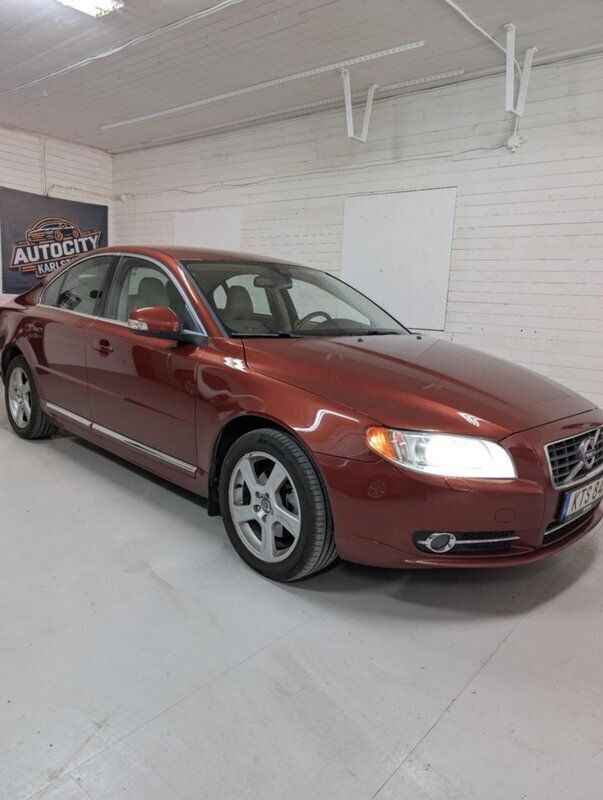 Röd Begagnad 2010 Volvo S80 Summum Sedan | 74 900 kr (Marknadspris) - Bild 1/4