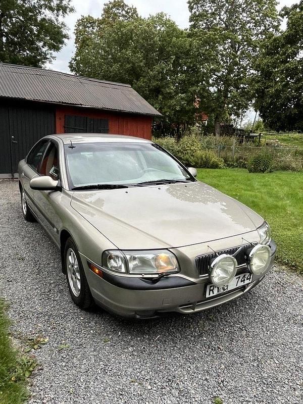 Brun Begagnad 2001 Volvo S80 Sedan | 15 000 kr (Marknadspris) - Bild 1/4