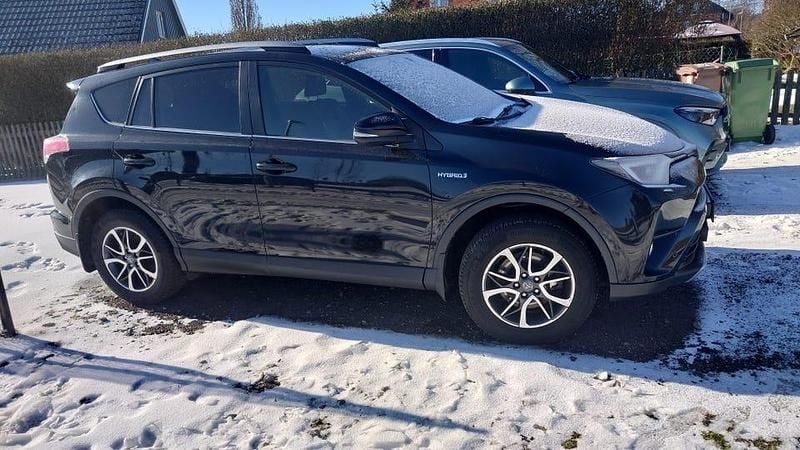 Begagnad Toyota RAV4 Hybrid 197 HK (144 kW) 2018 SUV