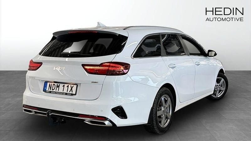 Begagnad Kia Ceed Advance 141 HK (103 kW) 2022 Vit Halvkombi