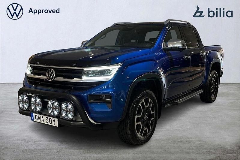 Blå (bright blue metallic) Begagnad 2023 VW Amarok Style Pickup | 689 000 kr (Lite dyr) - Bild 1/4