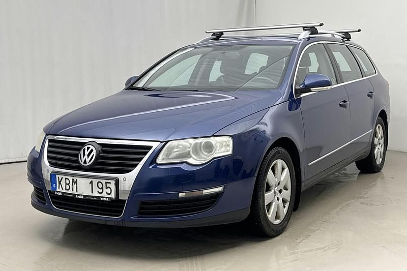Ljusblå Begagnad 2010 VW Passat Sportline Kombi | 44 000 kr (Marknadspris) - Bild 1/4