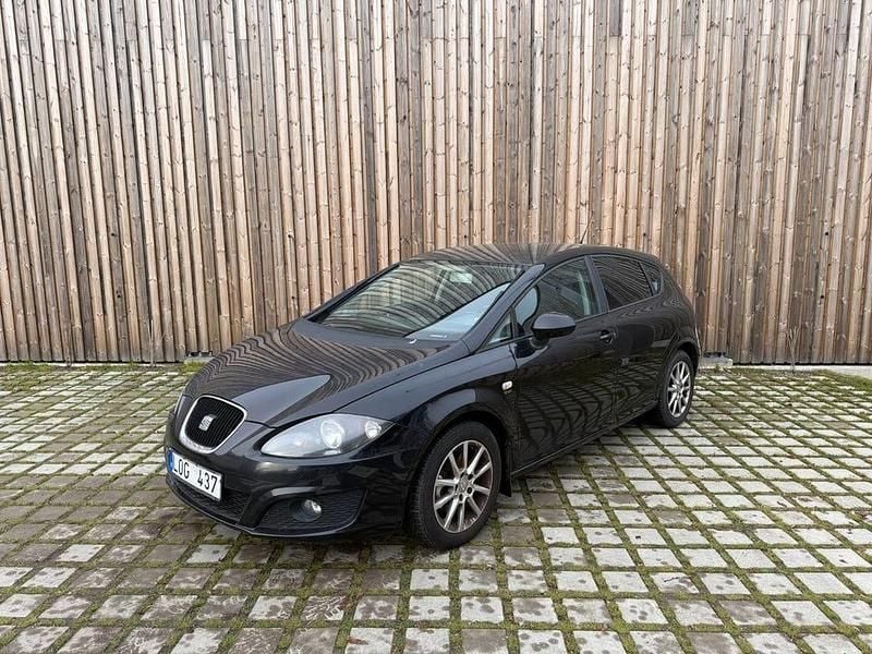 Svart Begagnad 2010 Seat Leon Style Halvkombi | 36 900 kr (Marknadspris) - Bild 1/4