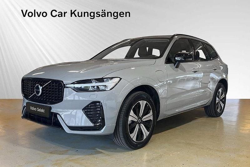 Grå Begagnad 2024 Volvo XC60 Plus SUV | 549 900 kr (Marknadspris) - Bild 1/3
