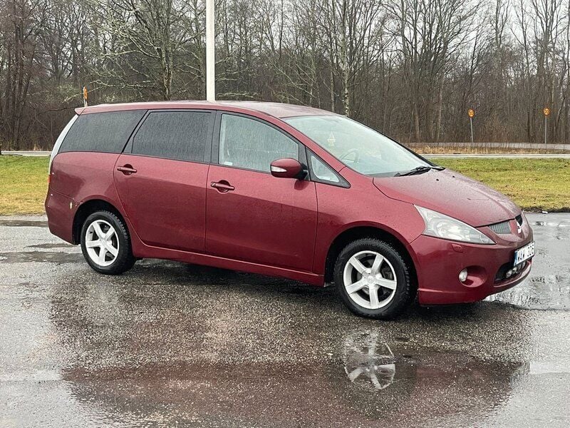 Mörkröd Begagnad 2004 Mitsubishi Grandis Minibuss | 25 000 kr (Marknadspris) - Bild 1/4