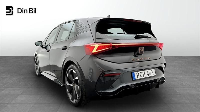 Begagnad Cupra Born e-Boost 169 kW (231 HK) 2023 Quasar grey metallic Halvkombi