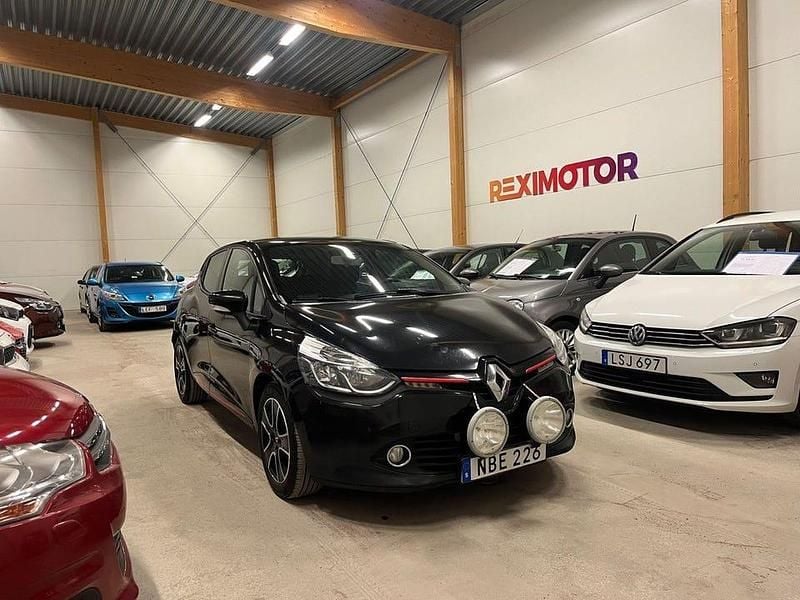 Begagnad Renault Clio IV 90 HK (66 kW) 2012 Svart Halvkombi
