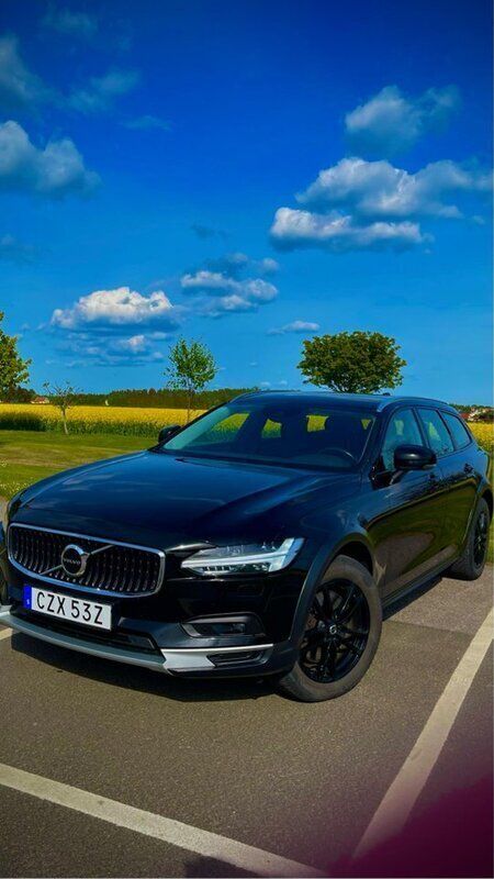 Svart Begagnad 2021 Volvo V90 CC Momentum Kombi | 340 000 kr (Marknadspris) - Bild 1/4