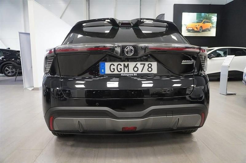 Begagnad MG MG4 EV 150 kW (204 HK) 2022 Svart Halvkombi