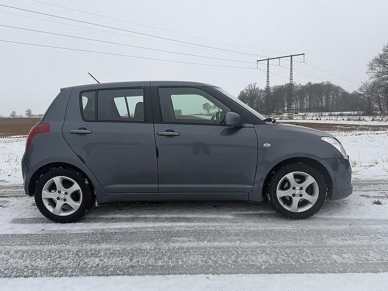Begagnad Suzuki Swift 92 HK (67 kW) 2007 Grå Halvkombi