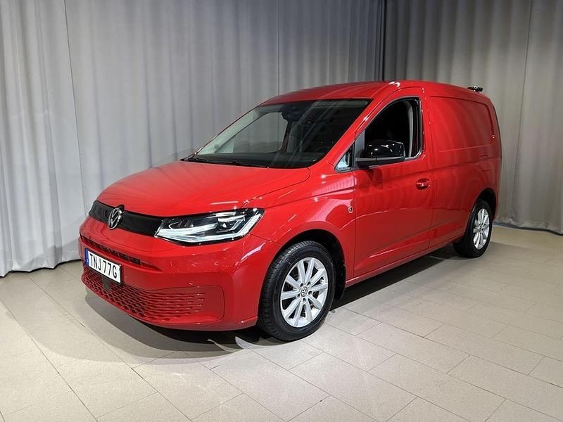 Röd Begagnad 2022 VW Caddy Minibuss | 319 900 kr (Dyr) - Bild 1/4