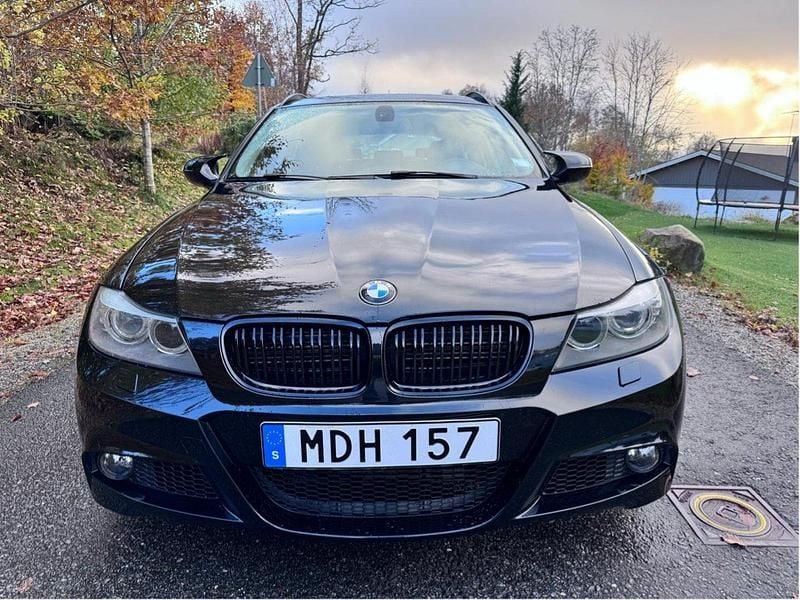 Svart Begagnad 2012 BMW 320 M Sport Kombi | 86 000 kr (Lite dyr) - Bild 1/4
