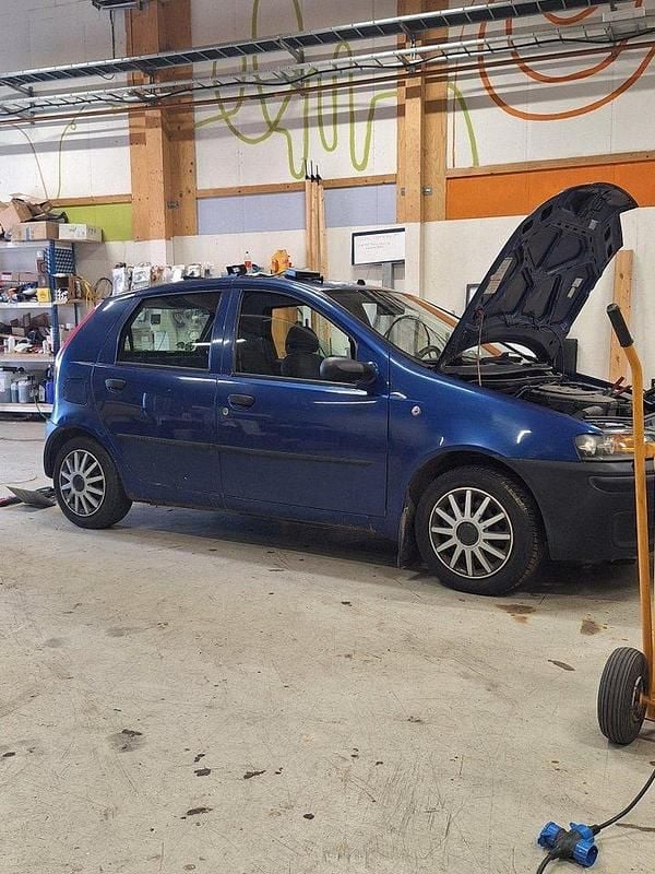 Blå Begagnad 2000 Fiat Punto Halvkombi | 6 000 kr - Bild 1/4