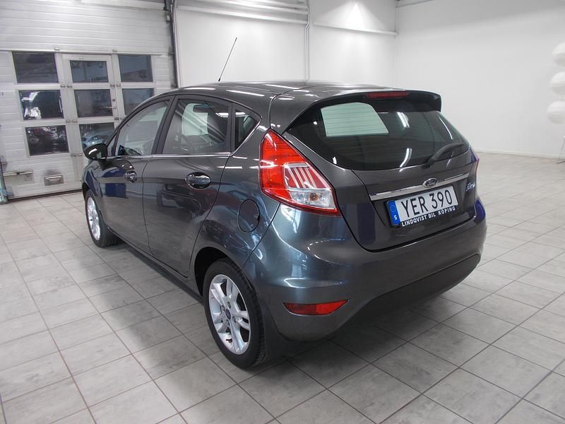 Begagnad Ford Fiesta 101 HK (74 kW) 2016 Grå