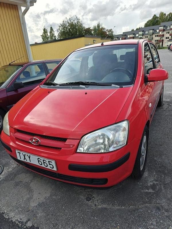 Röd Begagnad 2003 Hyundai Getz Halvkombi | 7 500 kr (Superpris) - Bild 1/4