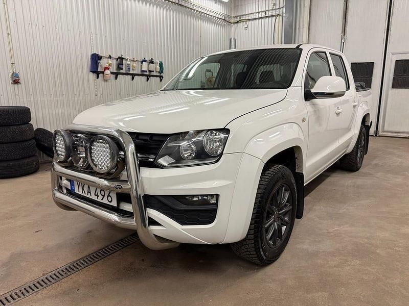 Vit Begagnad 2017 VW Amarok Comfortline Pickup | 210 000 kr (Marknadspris) - Bild 1/4