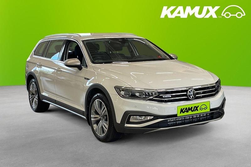 Vit Begagnad 2022 VW Passat Alltrack Kombi | 389 700 kr (Marknadspris) - Bild 1/3