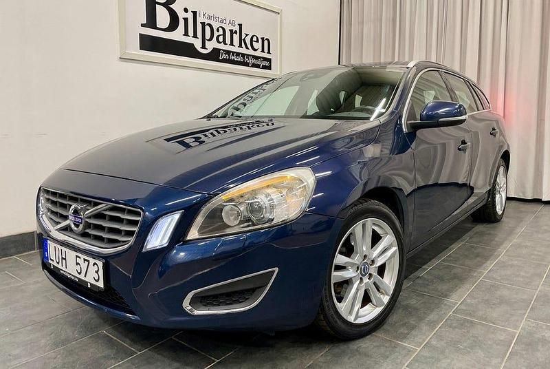 Blå Begagnad 2011 Volvo V60 Summum Kombi | 99 900 kr (Marknadspris) - Bild 1/3
