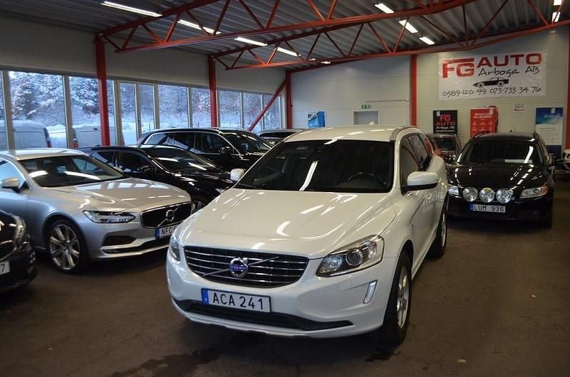 Vit Begagnad 2014 Volvo XC60 Ocean Race SUV | 134 900 kr (Marknadspris) - Bild 1/4