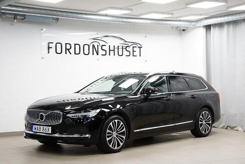 Svart Begagnad 2022 Volvo V90 Core Kombi | 369 000 kr (Bra pris) - Bild 1/4